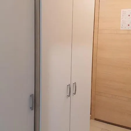Colonel 964 Apartment *